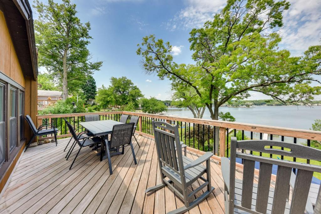 Fox Lake House | Waterfront Fox Lake Vacation Rental w/Fire Pit!