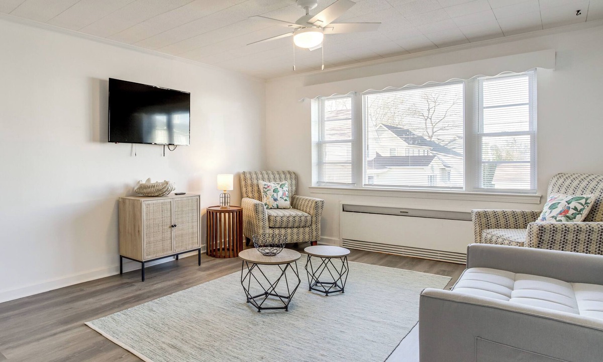 Cambridge Apartment | Waterfront Gem < 1 Mi to Dtwn Cambridge!
