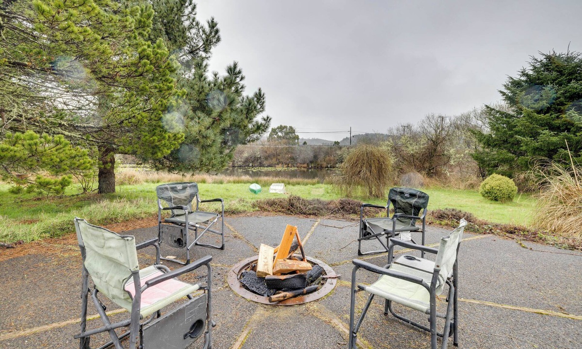 Warrenton House | Waterfront Getaway on 10 Acres Near Sunset Beach!