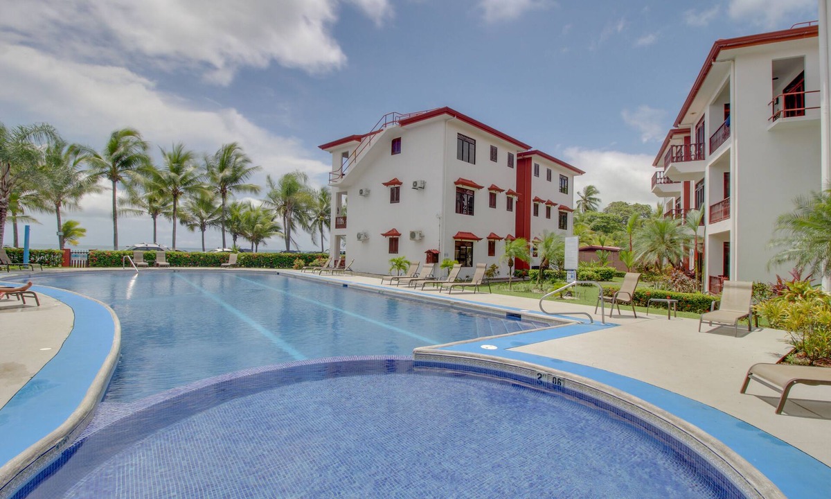 Jaco Apartment | Waterfront getaway with full kitchen, lush grounds - pool & beach access