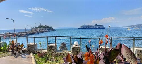 Kusadasi City Centre Apartment | Waterfront Glass Flat