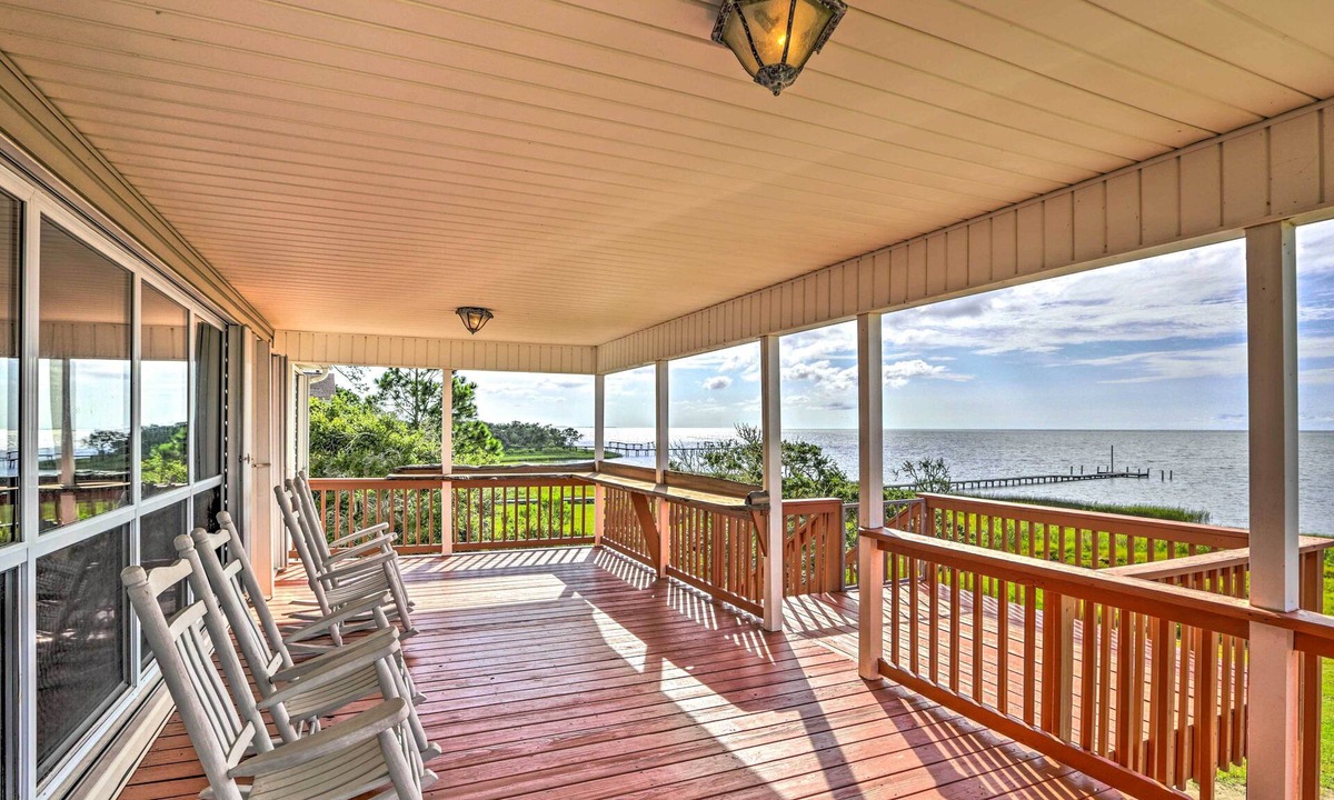 Carrabelle Cottage | Waterfront Gulf Coast Getaway w/Boat Dock!