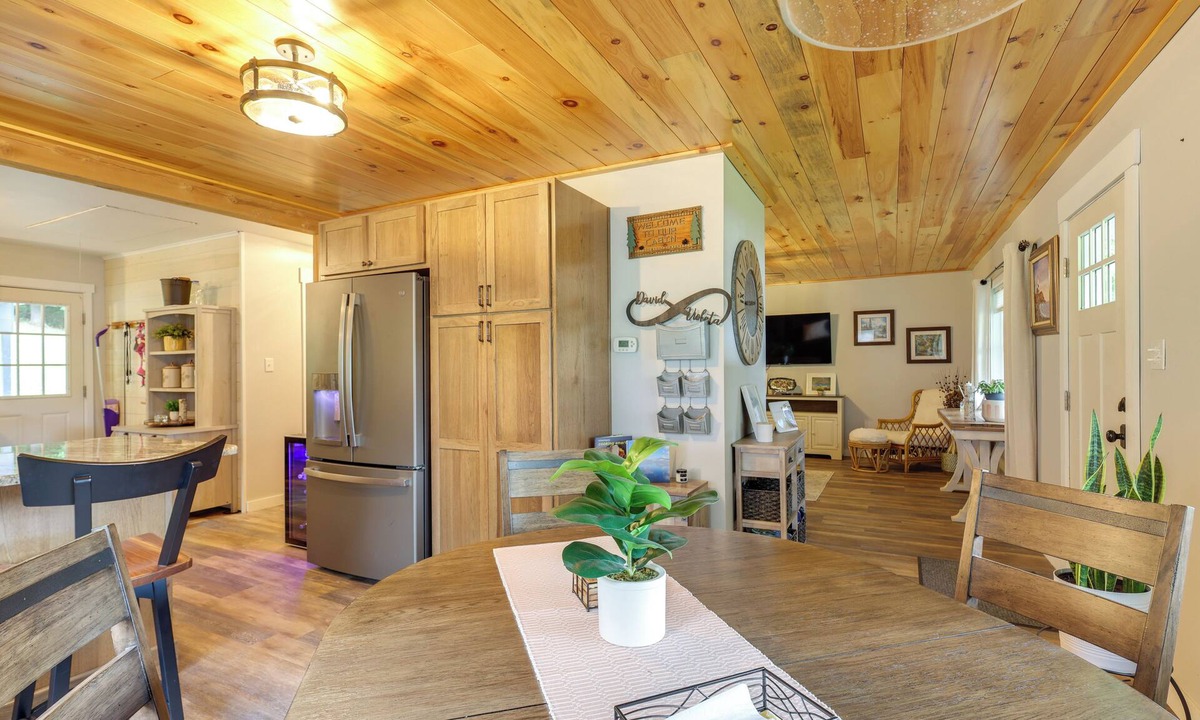 Fort Ann Cottage | Waterfront Haven W/custom Bi-level Lakefront Deck