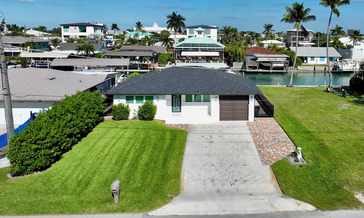 Isles of Capri House | Waterfront Heated Pool & Spa, 3 bedrooms , Isles of Capri near Marco Island.
