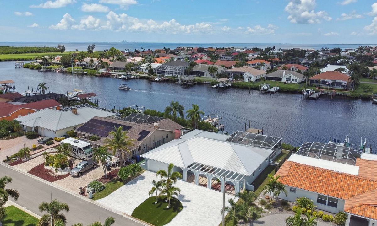 Apollo Beach House | Waterfront, heated Pool, kayaks, Game room, fishing