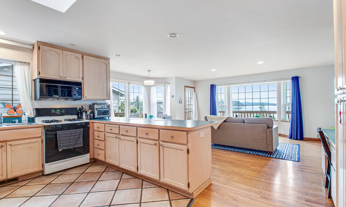 Oak Harbor House | Waterfront, hillside home with amazing views, deck, fast WiFi, & gas fireplace