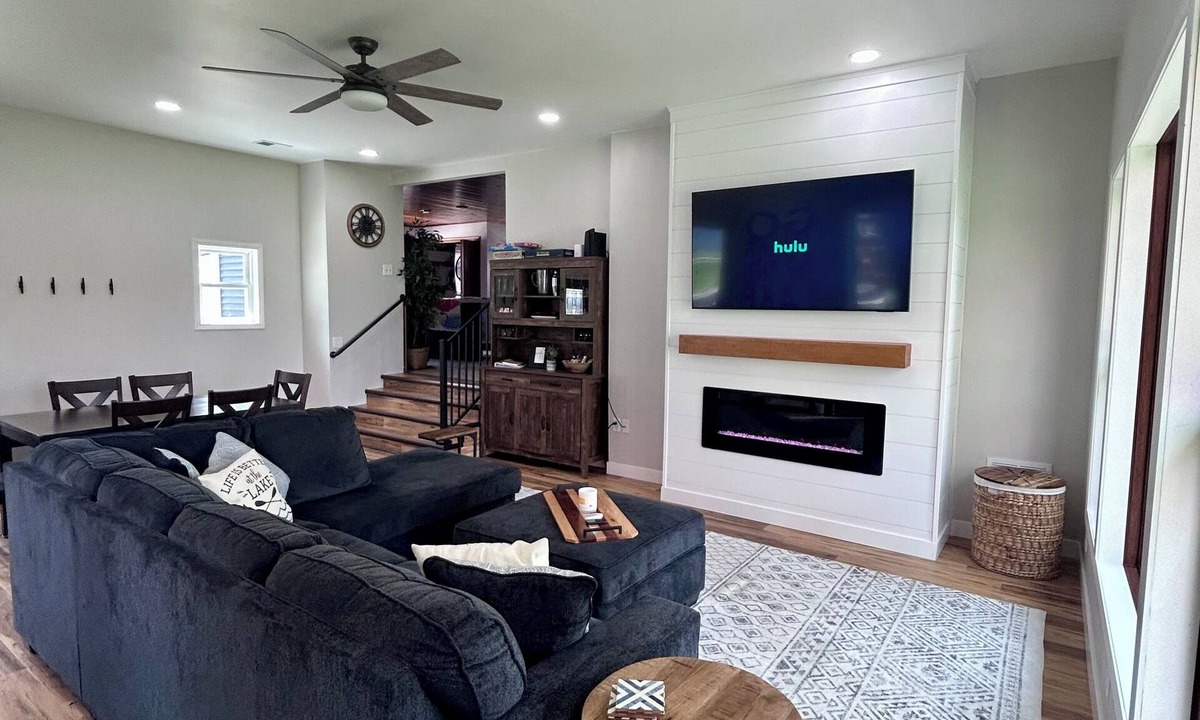 Shawano House | Waterfront home - 35 mins from Lambeau Field