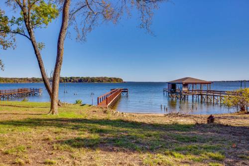 Emory House | Waterfront Home at Lake Fork w/Boardwalk