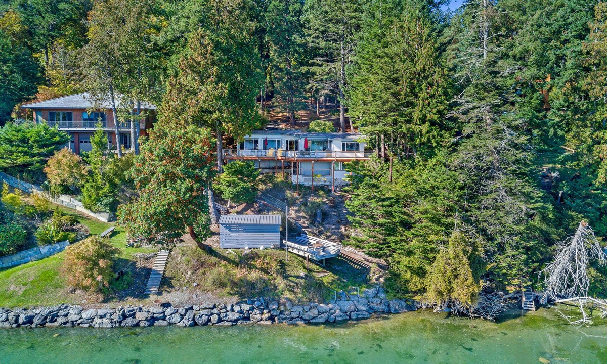 Roche Harbor House | Waterfront Home! Beach! Near Roche Harbor! (wbct)