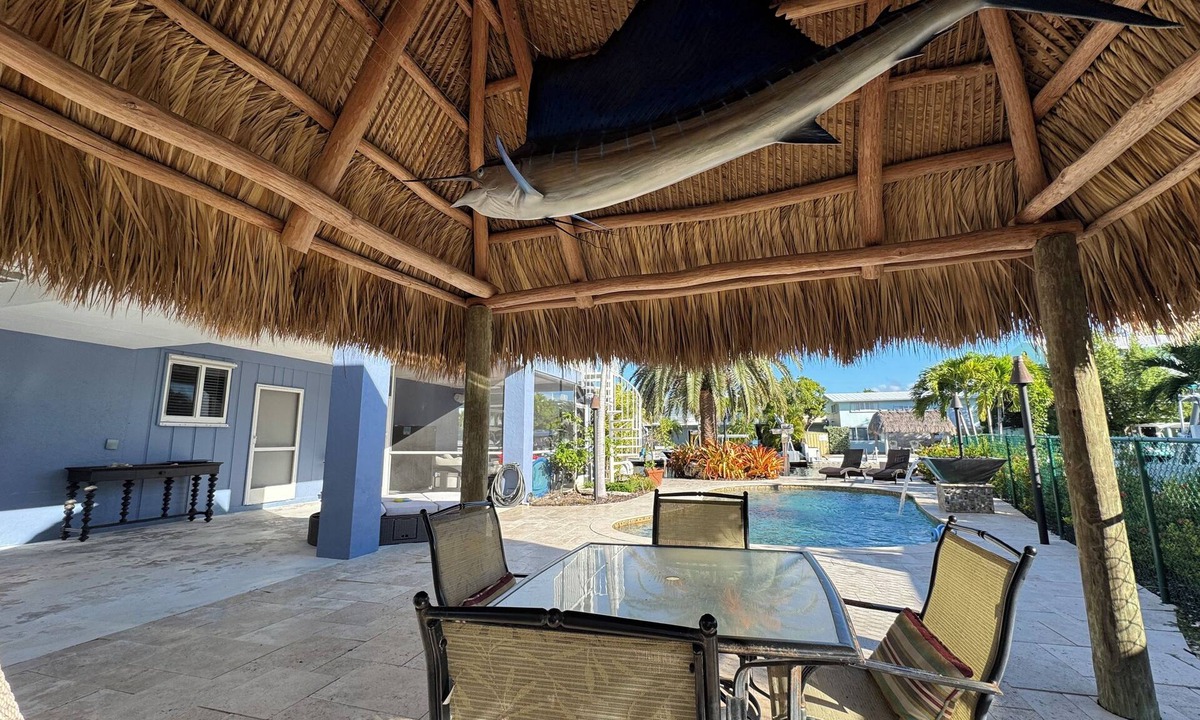 Indian Waterways House | Waterfront Home Indian Waterways Heart of Islamorada Pool and Dock, Dogs Welcome