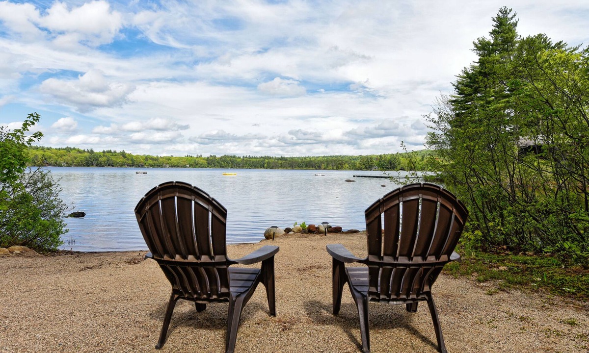 Eidelweiss Village House | Waterfront Home On Big Pea with Canoe, Paddle Boat & Swim Dock