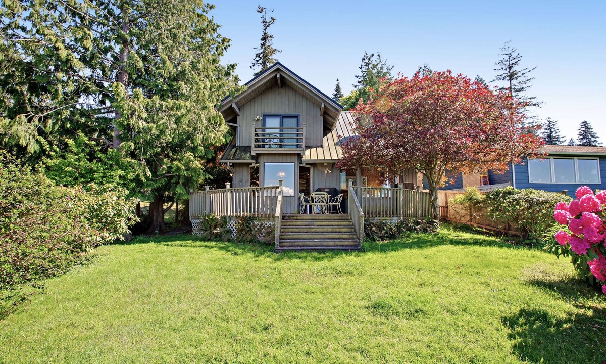 Langley Cabin | Waterfront home on Saratoga Passage with amazing view, sauna, & deck - 1 dog OK