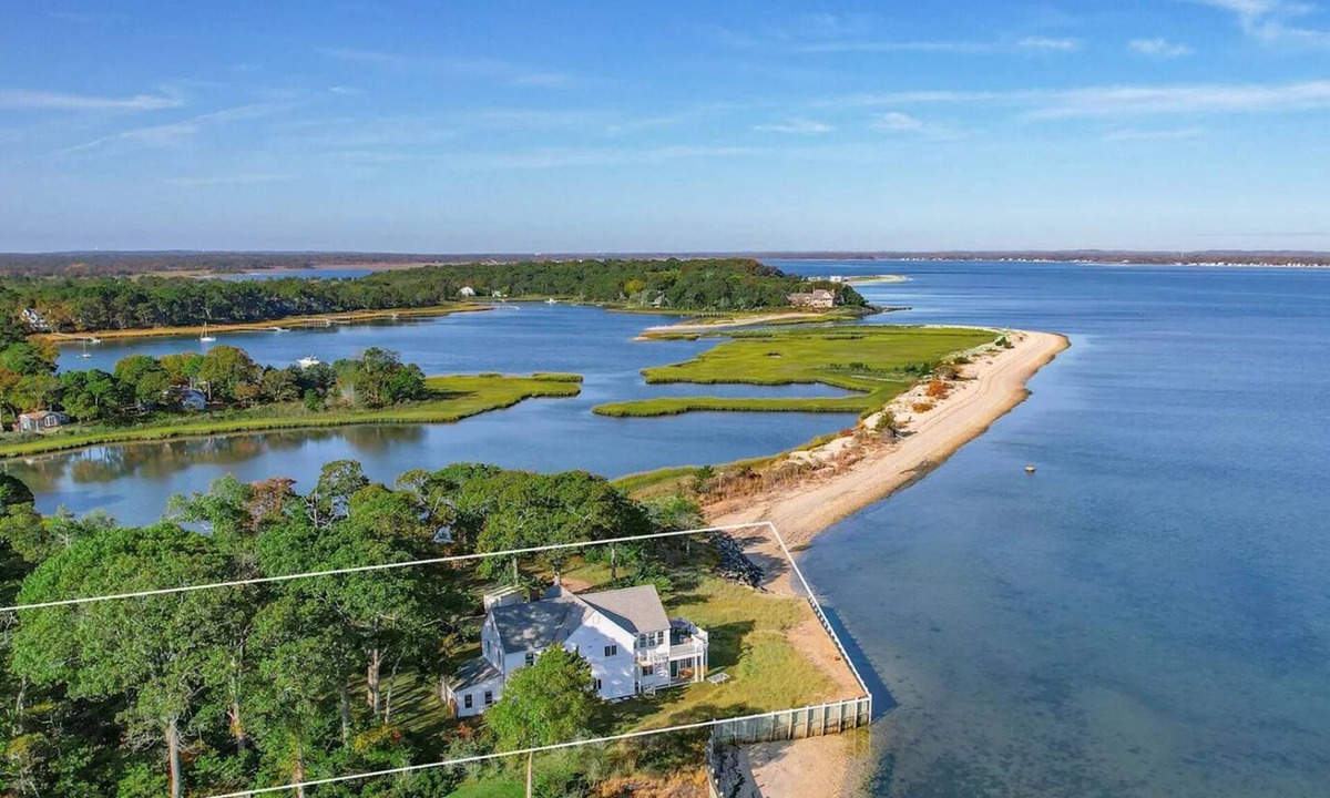 Hampton Bays House | Waterfront Home on 6 Acres
