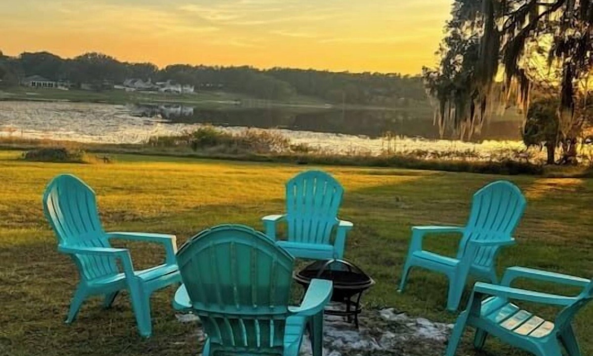 Fruitland Park House | Waterfront home with Firepit and Foosball Table