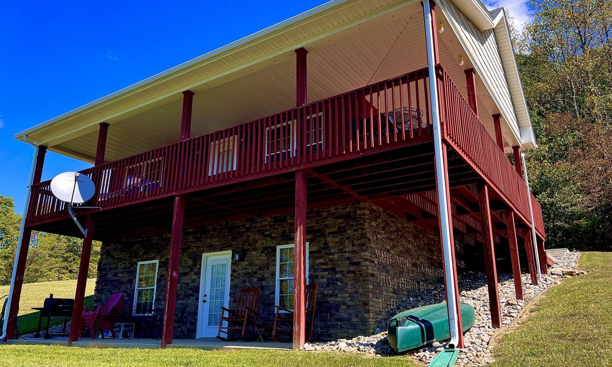 Clarkson House | Waterfront Home on Nolin Lake Near Mammoth Cave - Dogs OK!