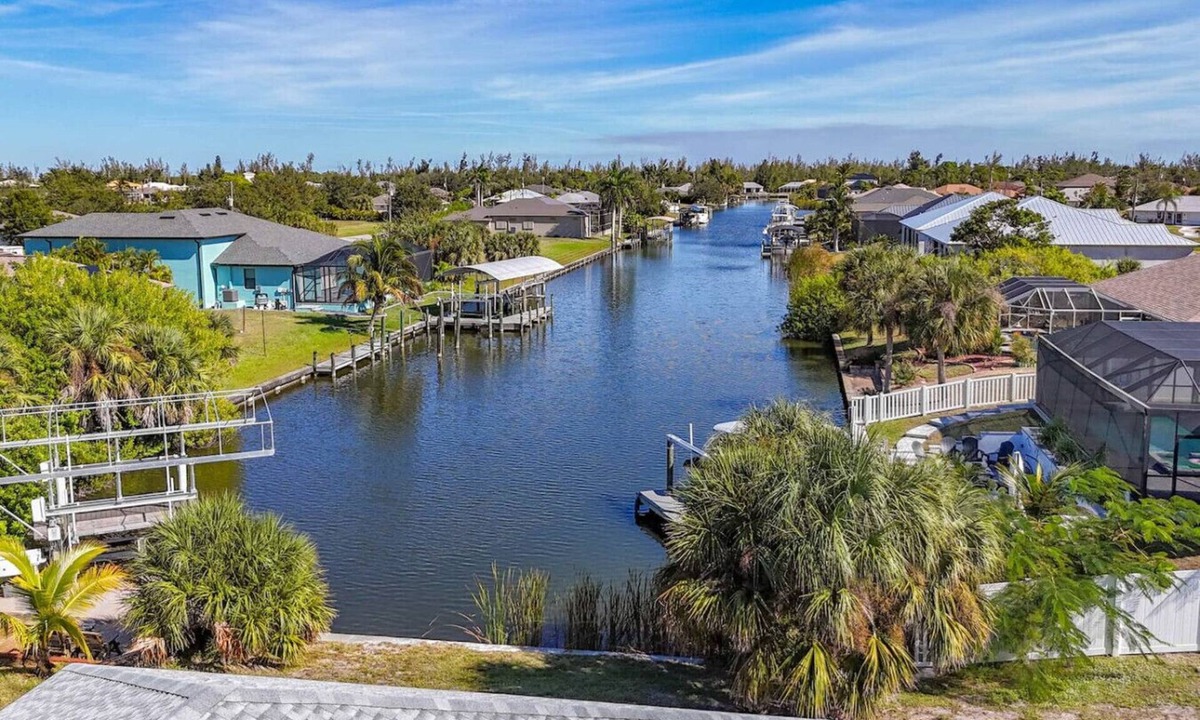 South Gulf Cove House | Waterfront Home 3BR 2BA BBQ Grill Sleep 10