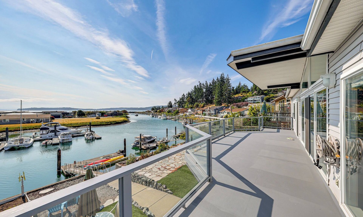 Oak Harbor Cottage | Waterfront Home w/Dock, Hot Tub, Fire Pit