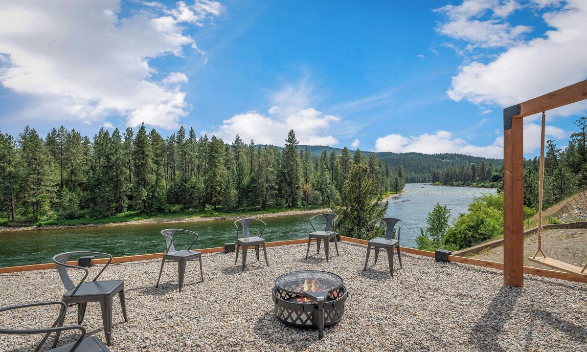 Post Falls House | Waterfront home w/River access & Amazing views