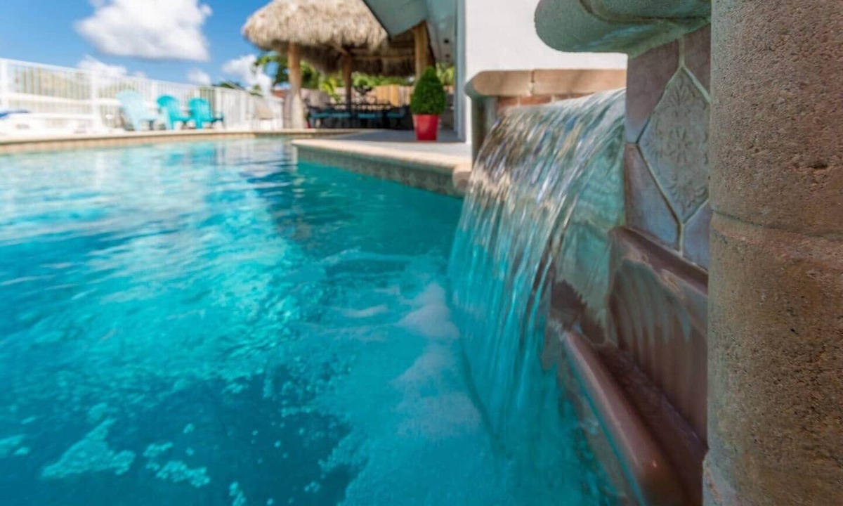 Pompano Isles House | Waterfront Home w/pool, hottub and TikiHut