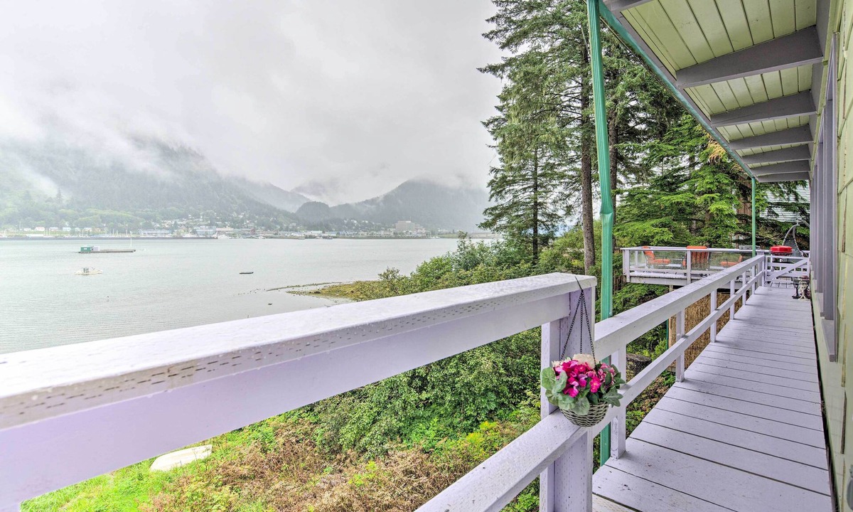West Juneau House | Waterfront House w/Glacial Views - Near Downtown!