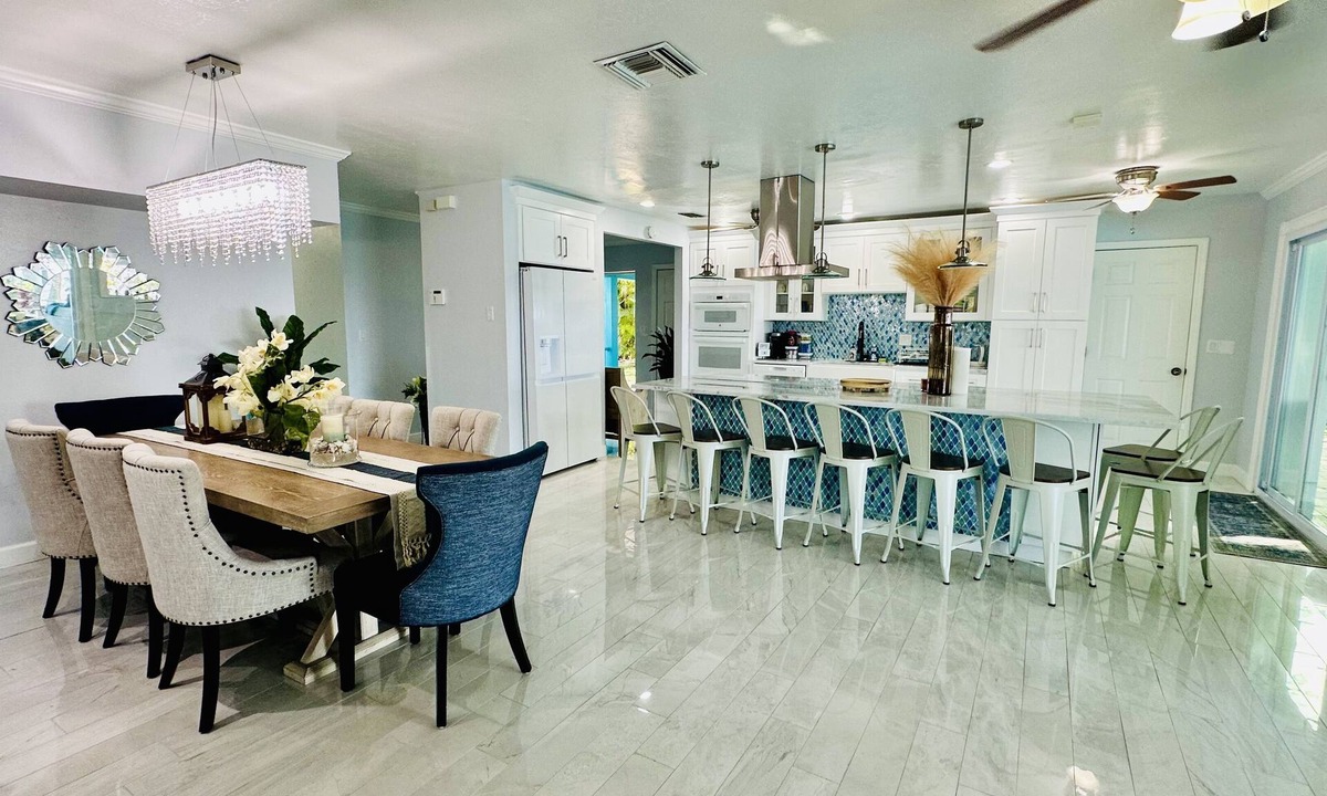 Fort Myers House | Waterfront House with Heated Pool, Jacuzzi & Private Dock