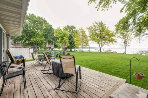 Elwood House | Waterfront Johnson Lake Getaway w/Fire Pit!