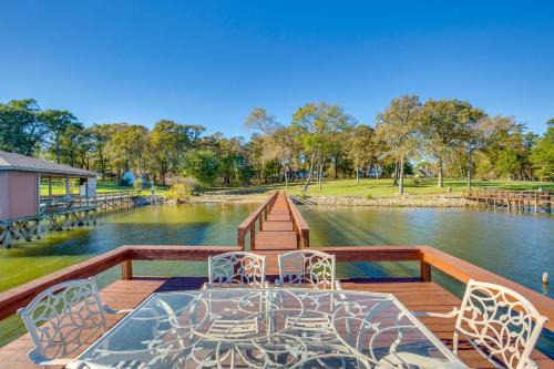 Emory House | Waterfront Lake Fork Getaway w/Dock Access