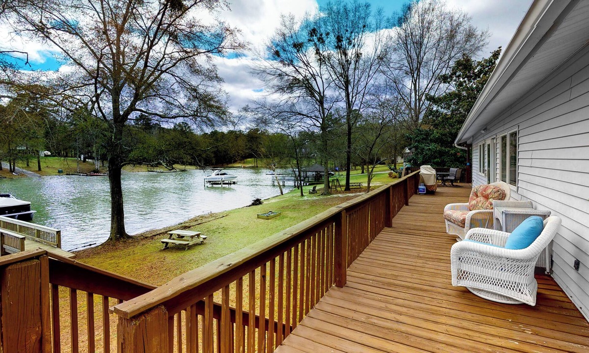 Leesville House | Waterfront Lake Murray Home w/Dock: Dogs Welcome!