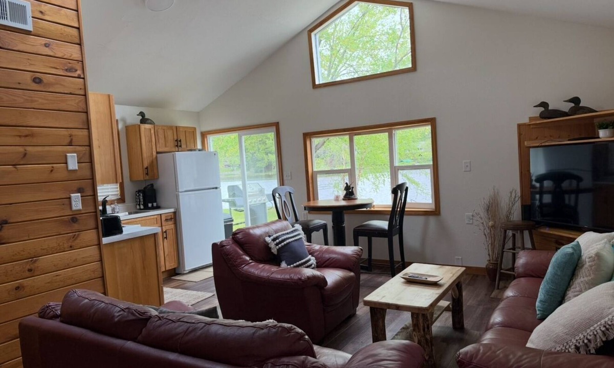 Jim Falls House | Waterfront legacy farm cottage house with WiFi, AC in lovely Eau Claire