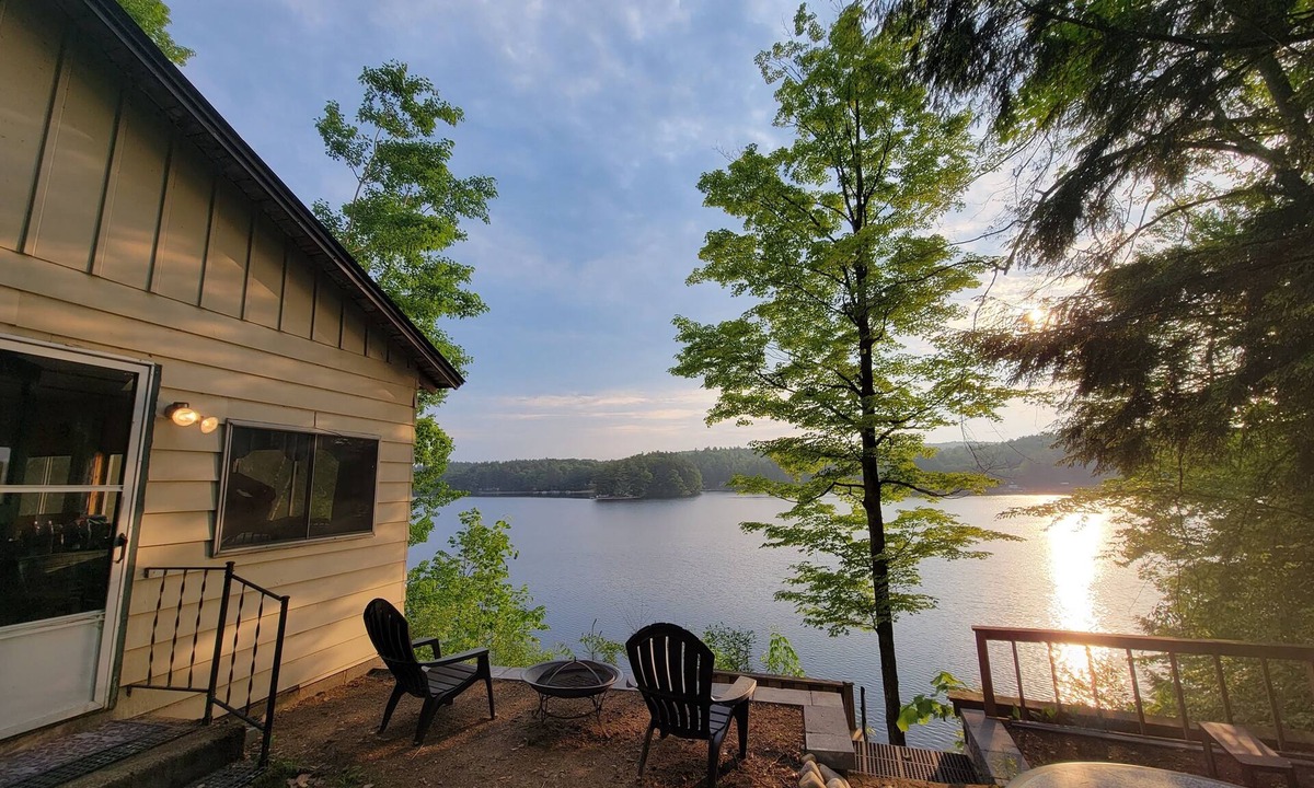 Colton House | Waterfront Location. Panoramic Views. Swimming. Treehouse Tranquility. Private.
