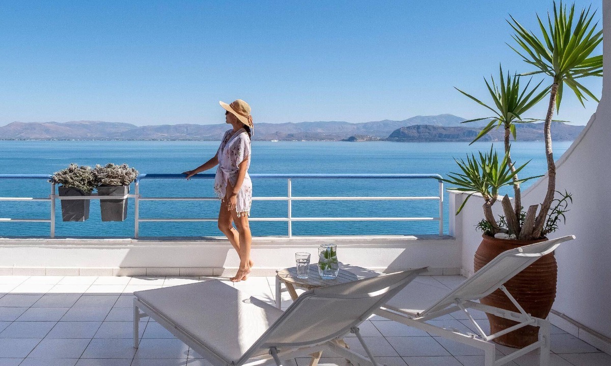 Kiveri Apartment | Waterfront loft apartment with sea view blacony