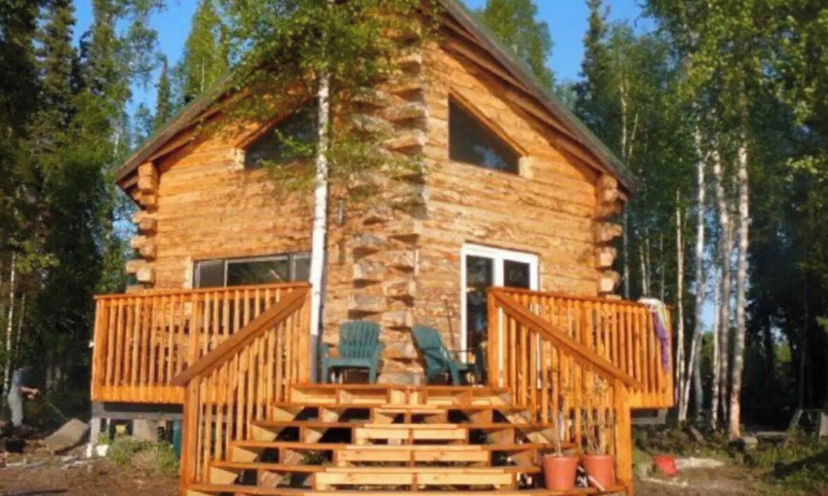 Fairbanks Cabin | Waterfront Log Cabin on Airstrip with Aurora Views
