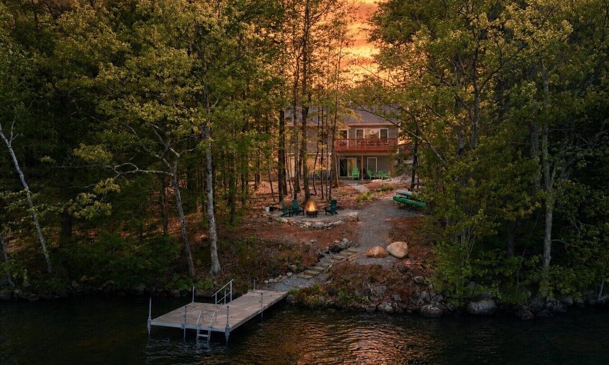 Gilmanton House | Waterfront | Manning Lake | Dock + Kayaks