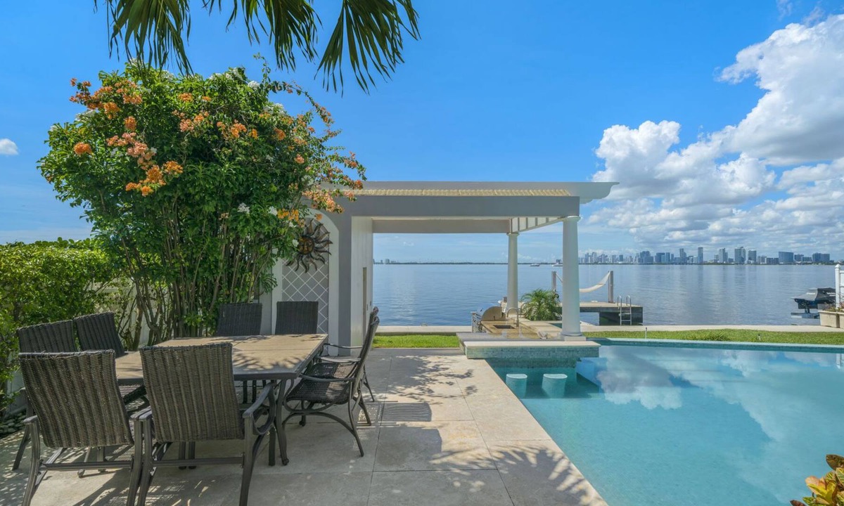 Seybold Villa | Waterfront Miami villa azul/ heated pool jacuzzi/ ocean front
