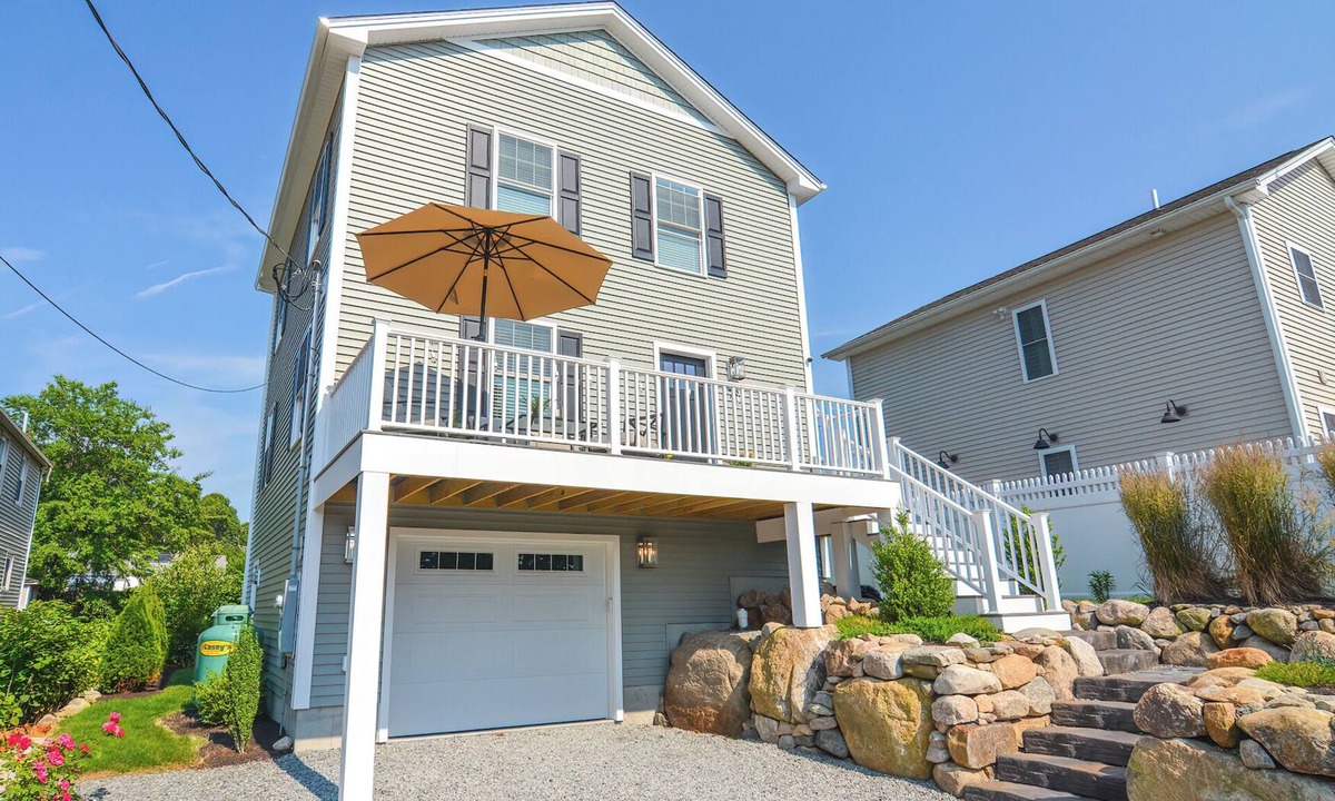 Warwick House | Waterfront - Near Beach - Central Air - Deck