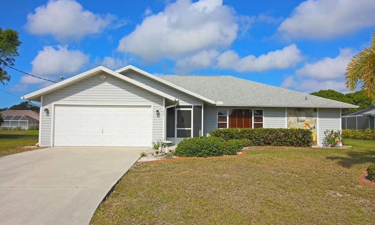 Pinehurst House | Waterfront Oasis: Rotonda West Canal #202
