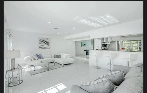 Fort Lauderdale House | Waterfront Oasis in Oakland Park Heated Pool & Family Fun