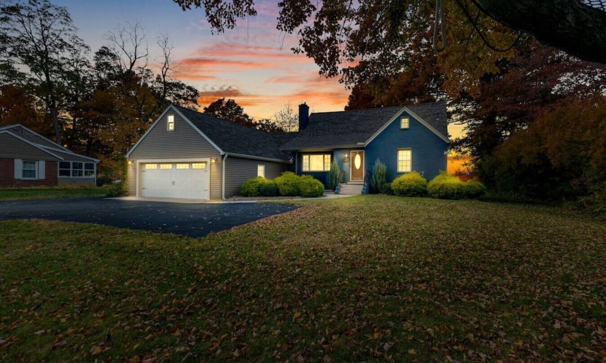 Fairfield House | Waterfront Oasis "Waters Edge Retreat" Lake Erie Internal name: Shallow Waters Retreat