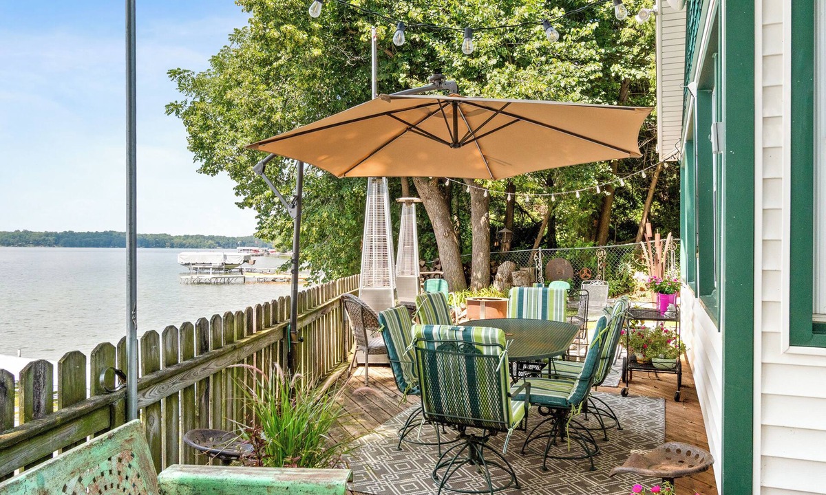 Lake Mills House | Waterfront ~On Rock Lake ~ Firepit ~ Fishing