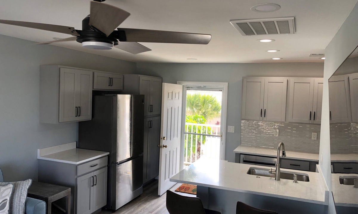 Venice Condo | Waterfront one BR condo in beautiful Venice Beach FL. Pool, beach and marina.