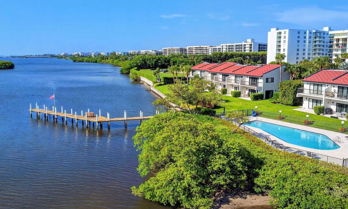South Palm Beach Condo | Waterfront Palm Beach Escape