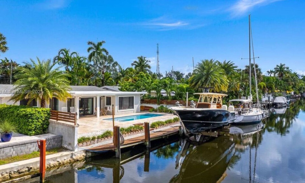 Riverside Park House | Waterfront Paradise with Pool + Dock on Las Olas