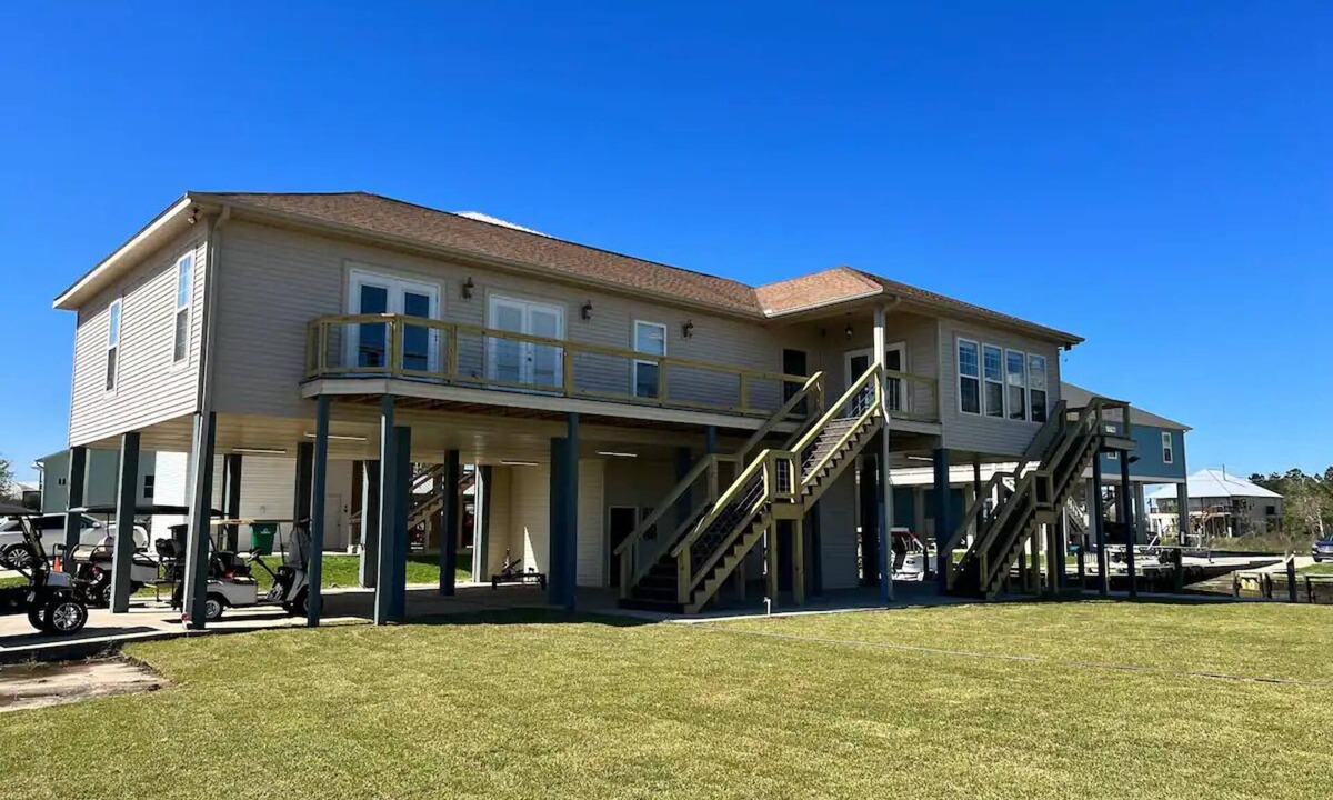 Shoreline Park House | Waterfront Paradise