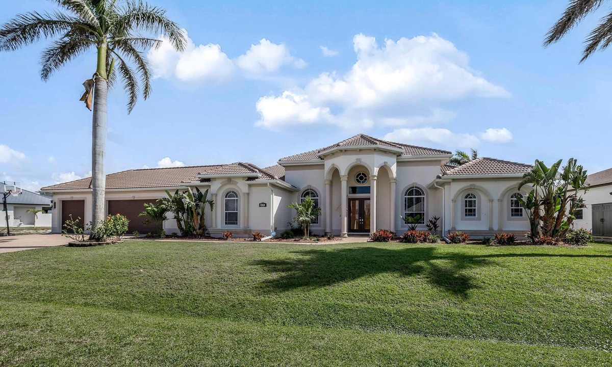 Burnt Store House | Waterfront Paradise with Pool, Spa, Kayaks, Bikes, Game Room & more