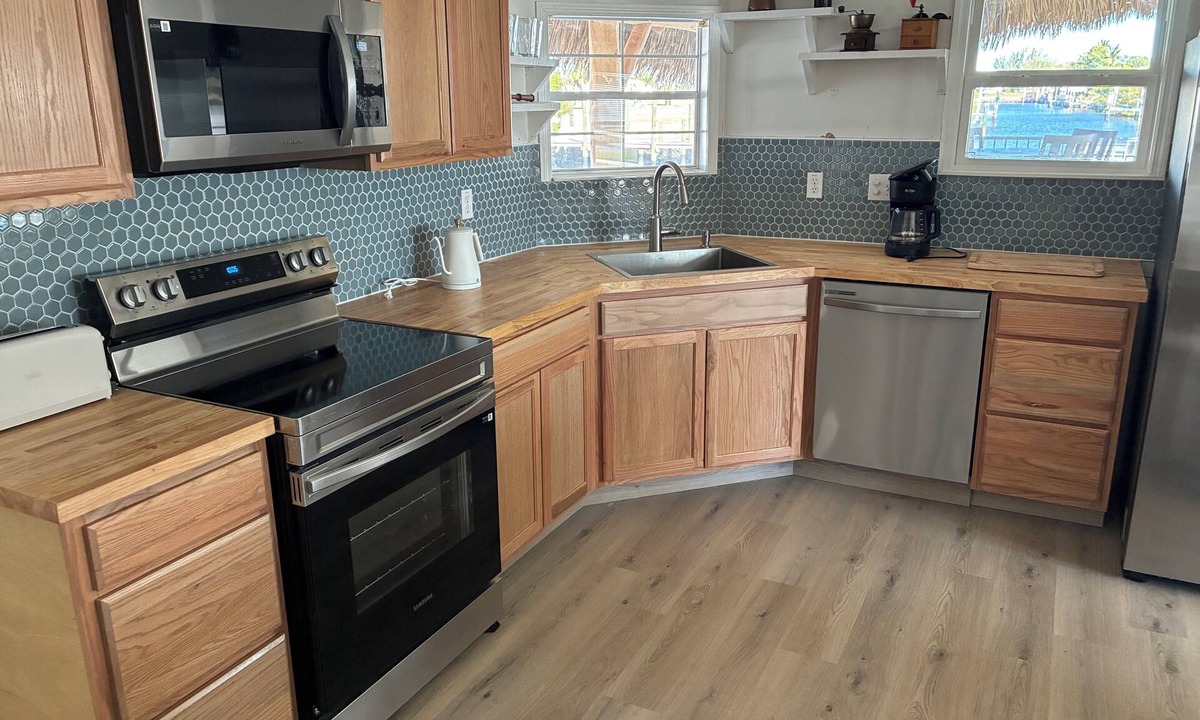 Charlotte Park House | Waterfront Paradise w/Tiki Hut and just Minutes to downtown Punta Gorda