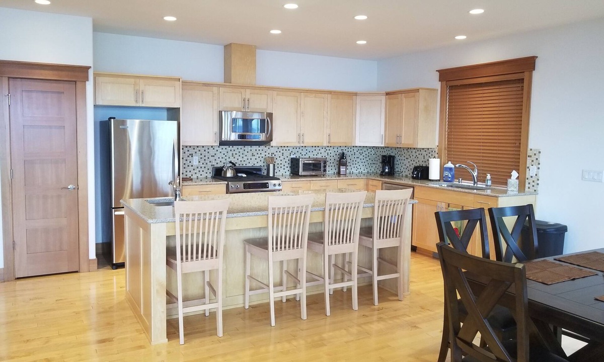 Langley House | Waterfront + Patio + Saratoga Views | Mins to Langley | Cascade View Haven