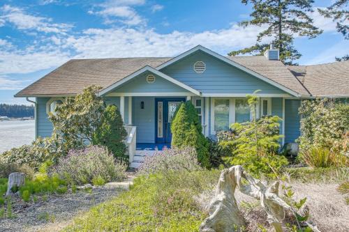 Port Hadlock House | Waterfront PNW Escape w/Deck & Beach Access!
