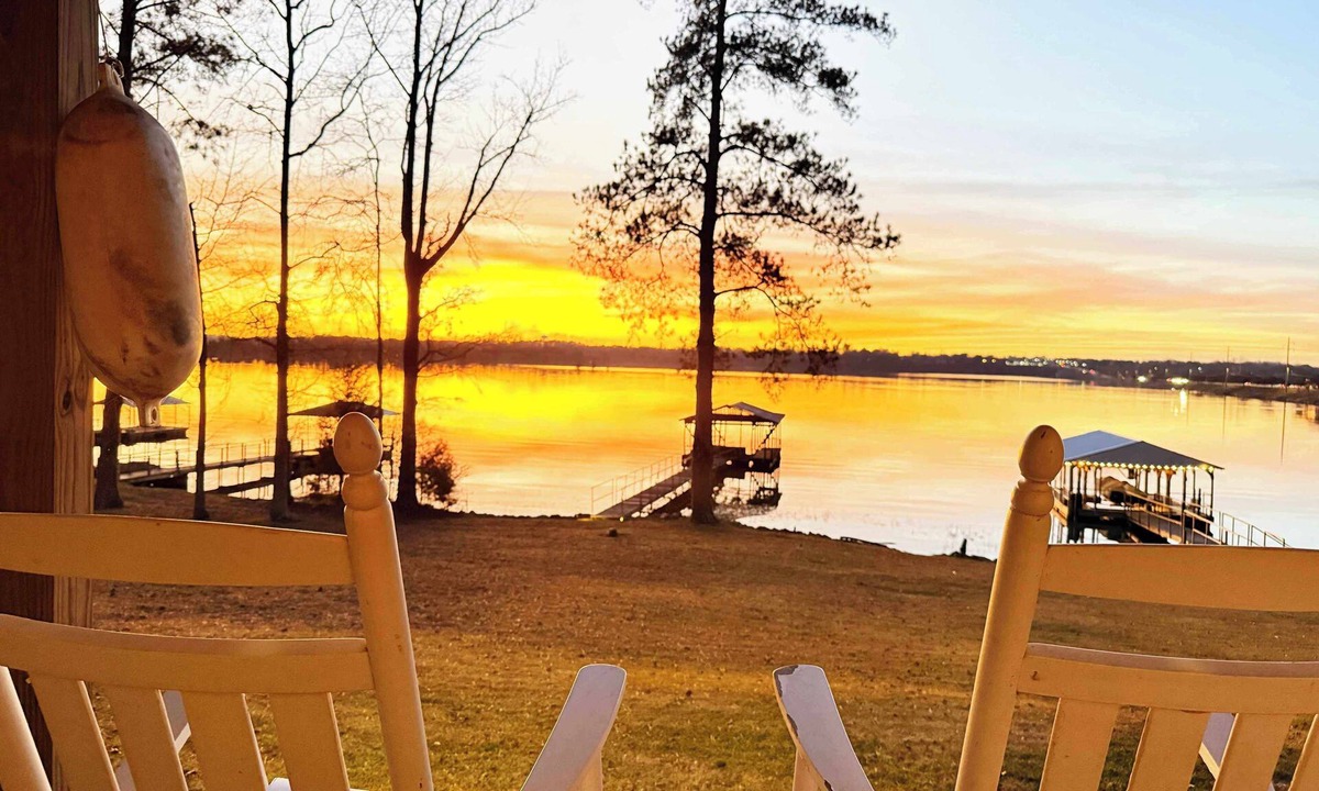 Georgetown House | Waterfront! Prime Location, Clean, Swimming Pool, Fishing Dock, WIFI