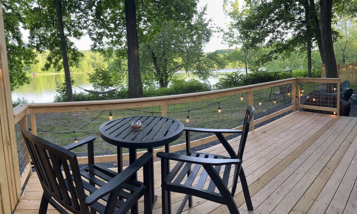 Matamoras House | Waterfront Ranch on The Delaware River