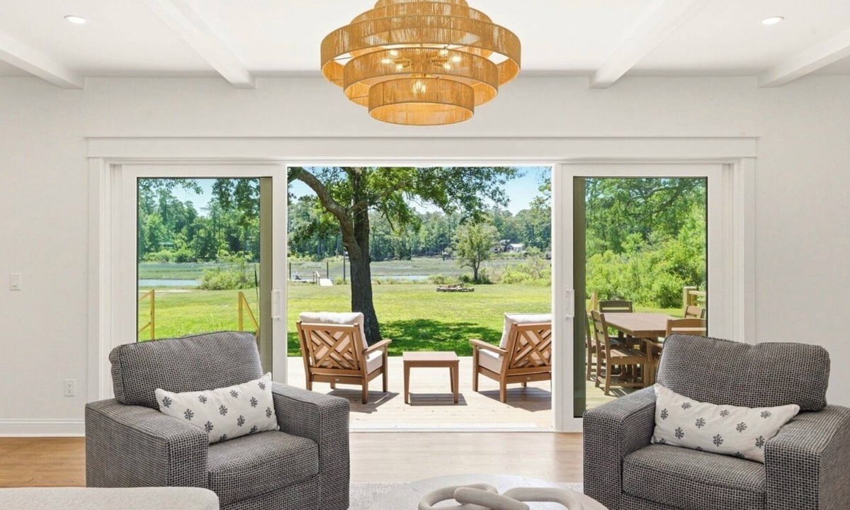Bayshore House | Waterfront, renovated home in charming Wilmington